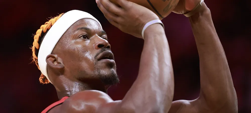 Lakers envolvido em uma super troca de cinco times por Jimmy Butler?