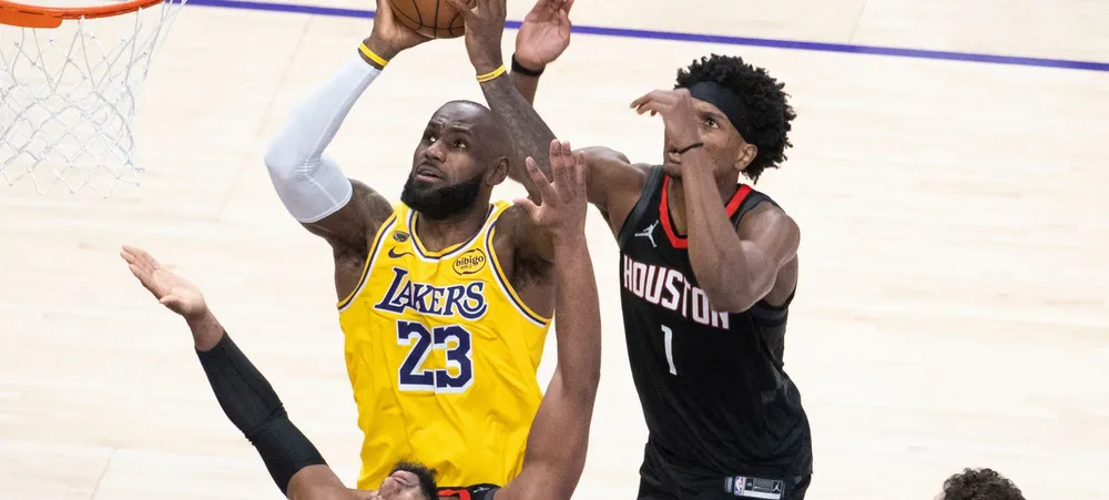 Playoffs: Lakers vence Jogo 1 contra Rockets com duplo-duplo de LeBron