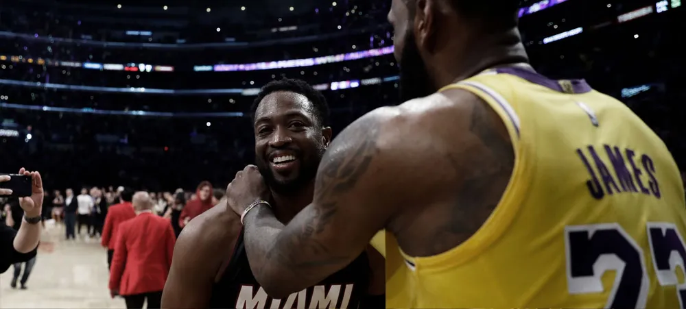 Wade é ovacionado em Los Angeles, e Lakers vence Heat