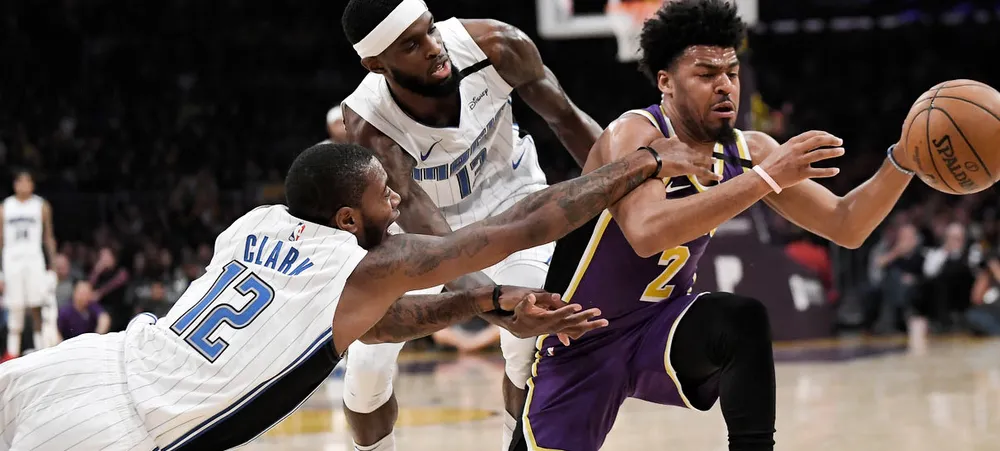 Lakers luta, reage, mas sai derrotado pelo Magic