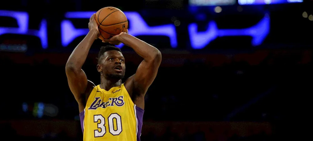 O que está acontecendo na linha de lance livre?