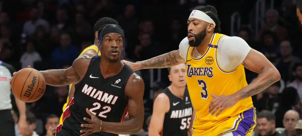Com Anthony Davis apagado, Lakers sofre derrota vergonhosa em Miami