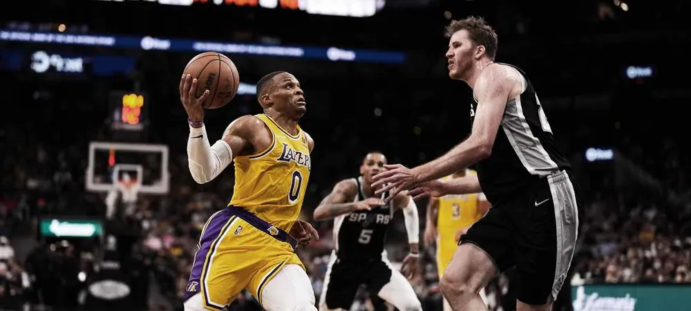 NBA: Lakers vence na prorrogação em noite de Westbrook e com Davis dando susto