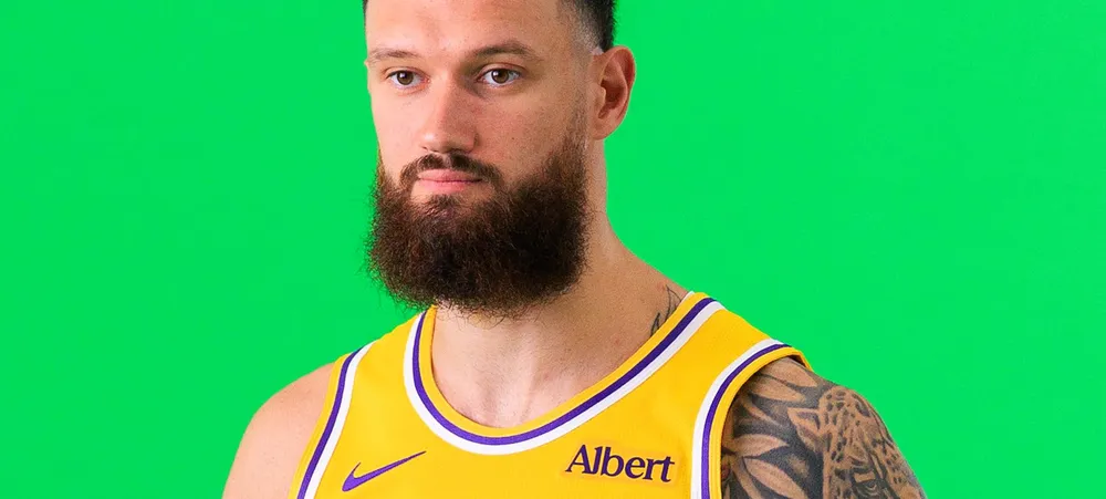 Mamukelashvili acerta de três e ganha espaço no Lakers