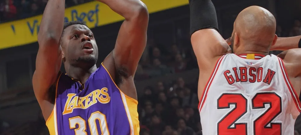 Lakers começa série na estrada com derrota