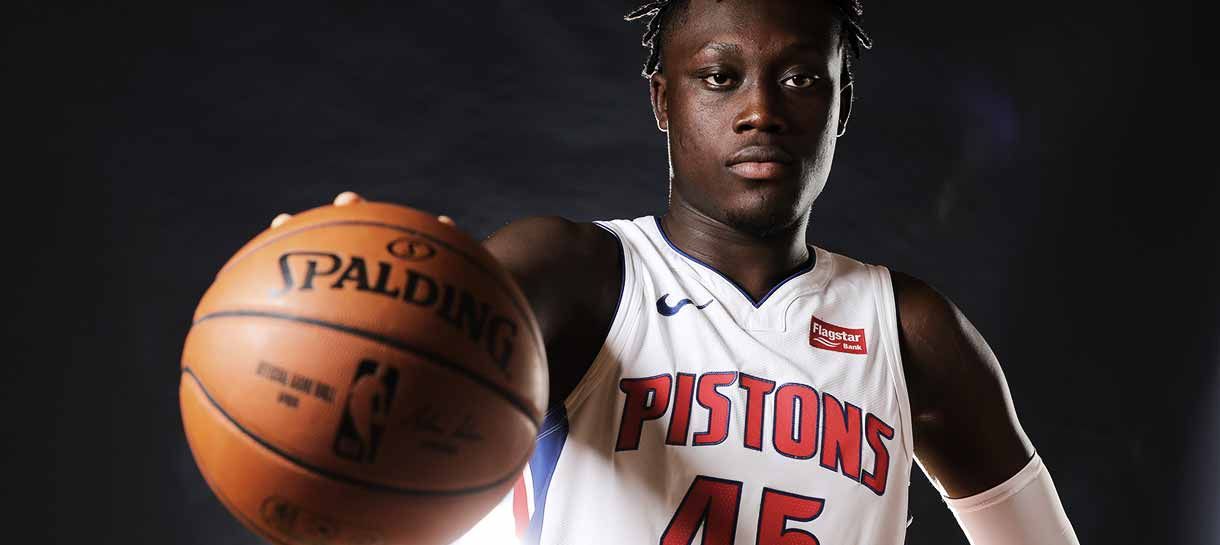 Lakers acerta contrato com ex-ala do Pistons